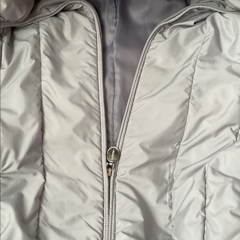 Tahari Light Gray Puffer Jacket. Size Medium. - Picture 5 of 7